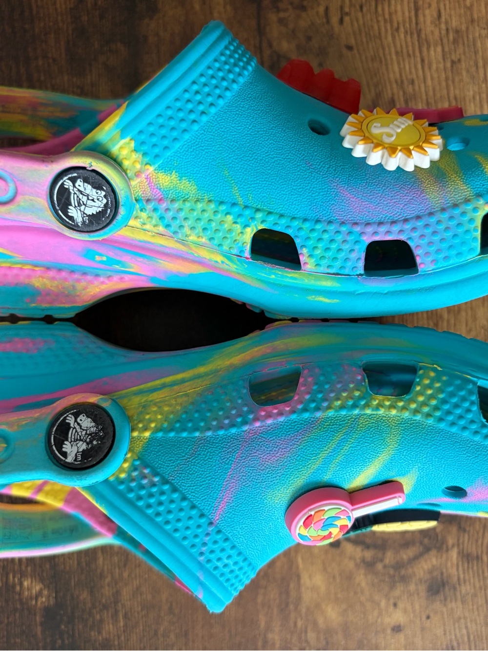 Crocs Girls 11 Classic Marbled Tie Dye Clogs Digital Aqua Multi Unique Charms - Picture 9 of 12